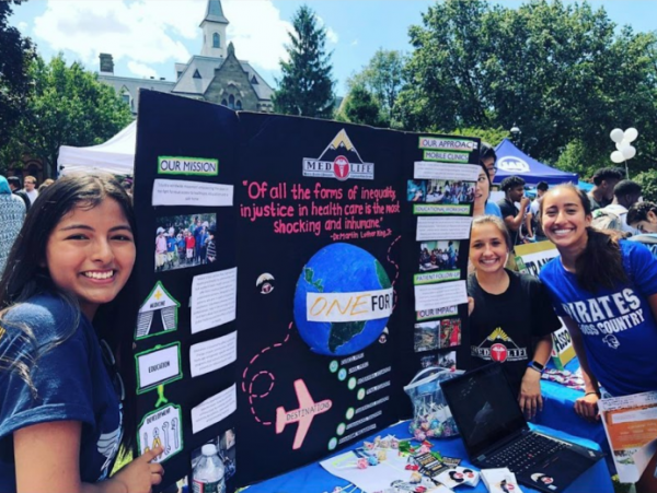 Trifold-MEDLIFE-Stand-600x451